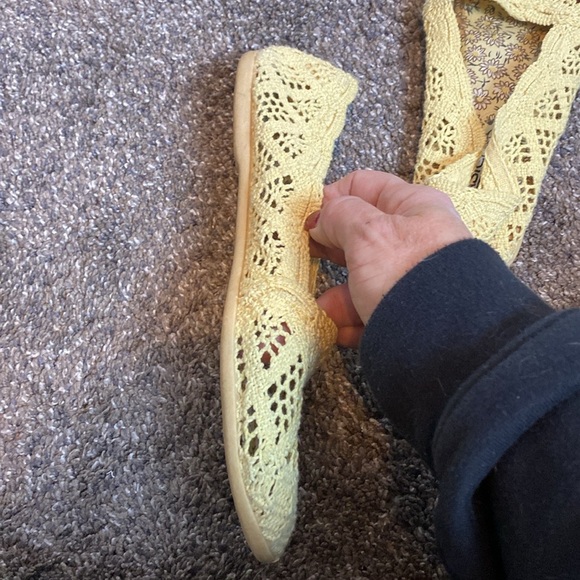 Basic Editions Yellow Knit Slip-On Shoes sz 8.5 - Picture 4 of 8